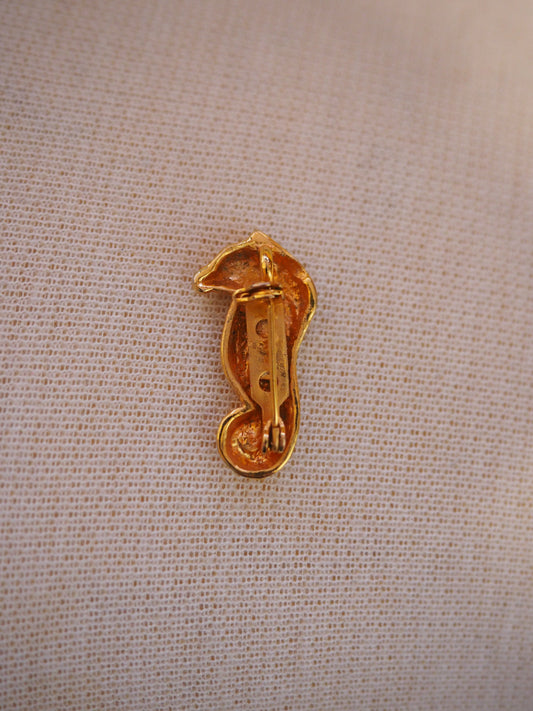 Kullansävyinen merihevonen rintaneula