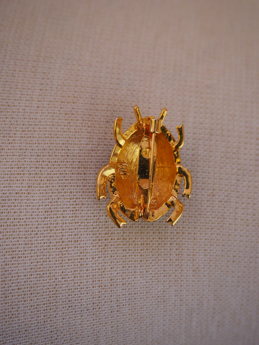 Leppäkerttu rintaneula