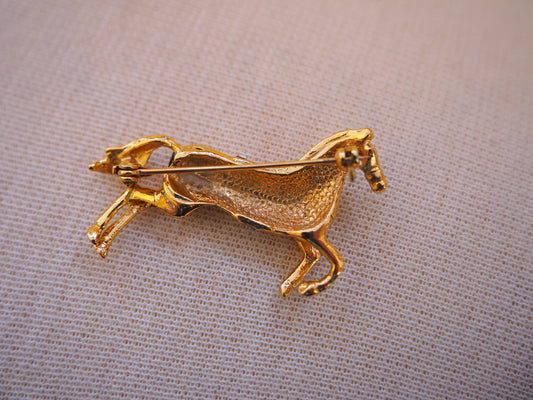 Kullansävyinen hevonen rintaneula