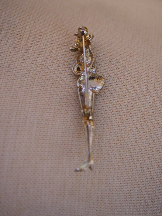 Rintaneula naishahmo timanttikoristeilla