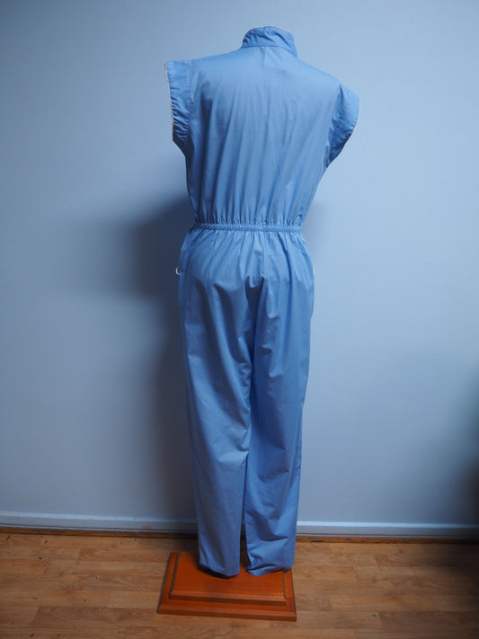 Vaaleansiniset haalarit