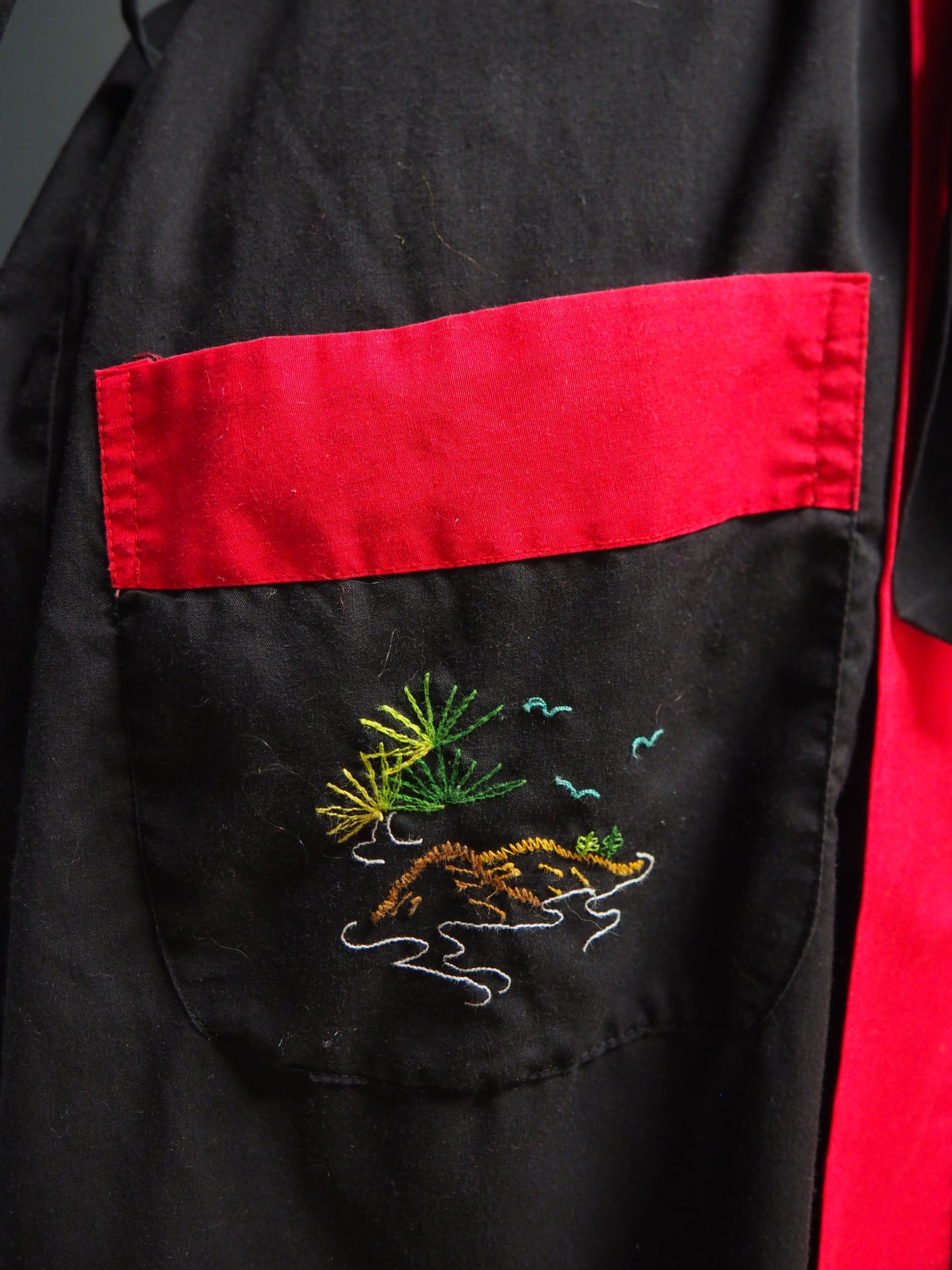 Kirjailtu aasialaishenkinen aamutakki