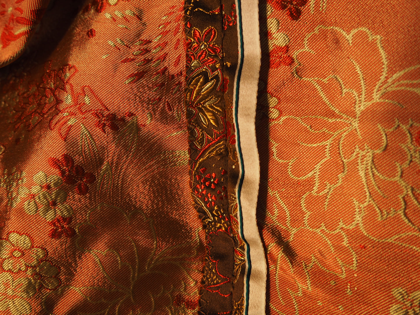 Vaaleanruskea kuviollinen aamutakki