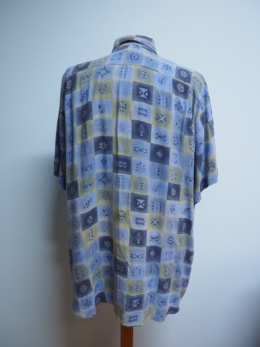 Sininen kuviollinen unisex kauluspaita