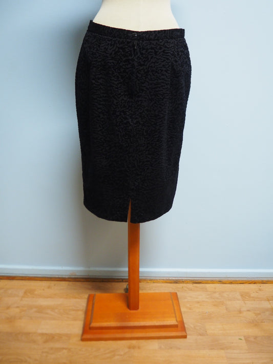 Musta Lenan sametti kuviollinen hame