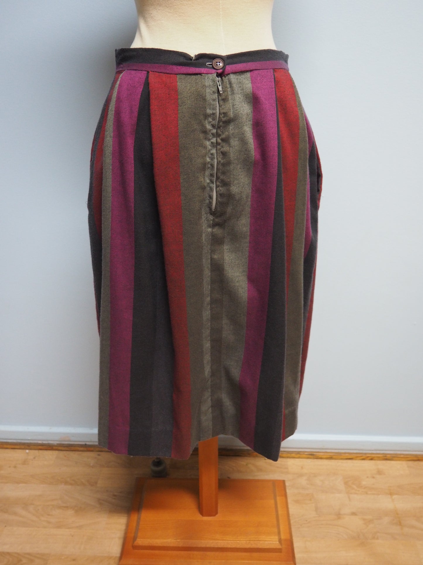 Harmaa raidallinen villa hame