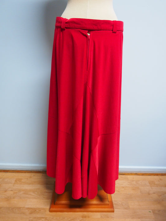 Punainen pitkä hame