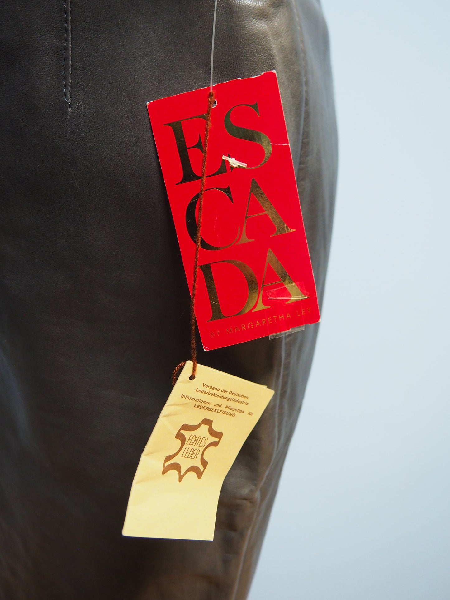 Harmaa Escada by Margaretha Ley nahkahame käyttämätön