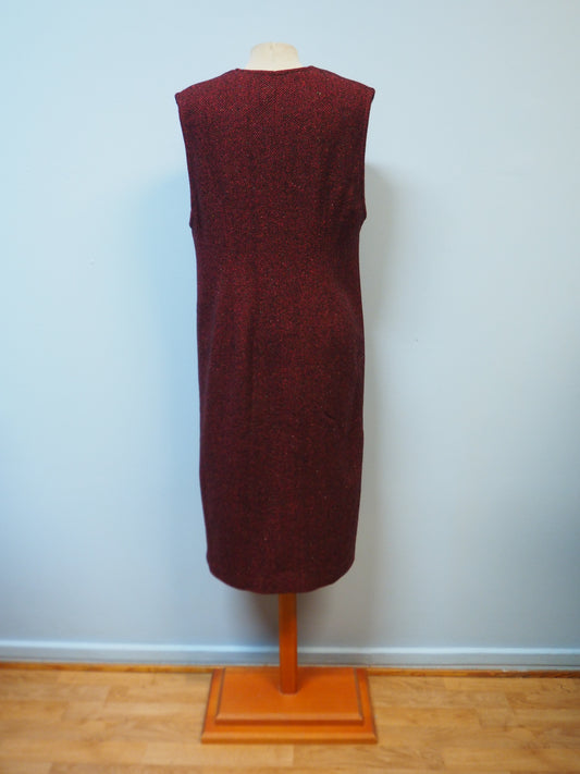 Punertava villamekko