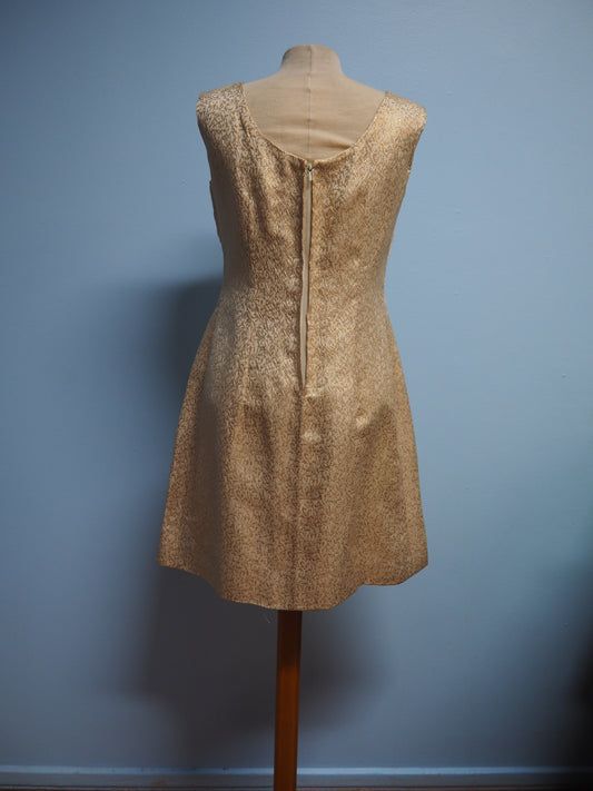 Vaalea kulta kuviollinen mekko rusettikoristeella