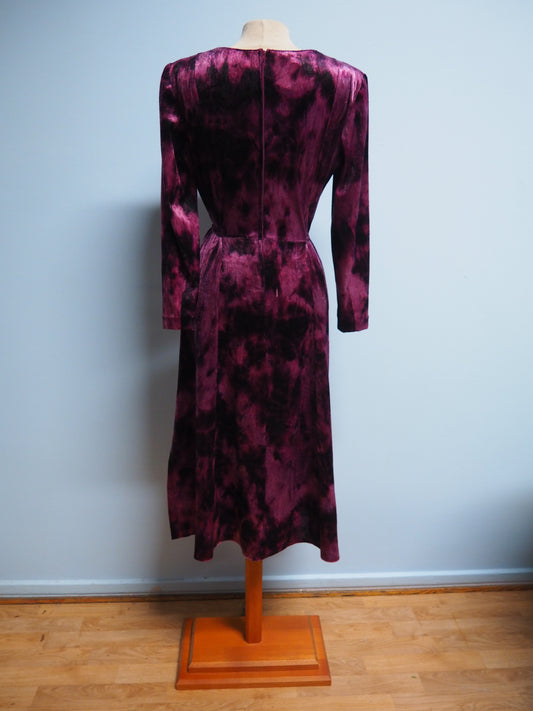 Pinkkimusta samettimekko