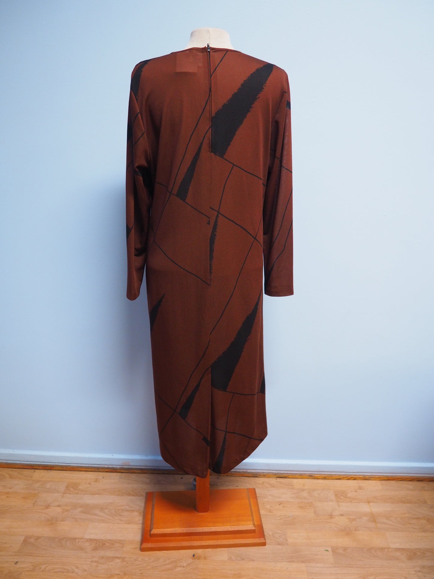 Ruskea kuviollinen Naisten pukutehtaan Nina mekko