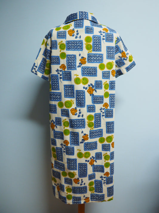 Monivärinen kuviollinen mekko