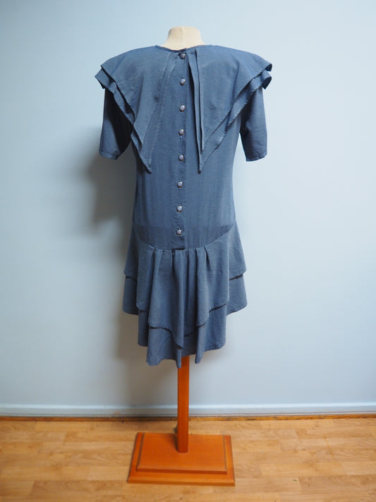 Vaalean siniharmaa Petuliinan mekko