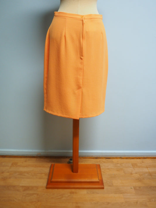 Vaalean oranssi kynähame