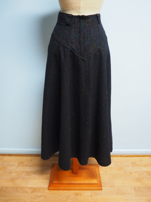 Musta kimalteleva raidallinen Martinelli hame