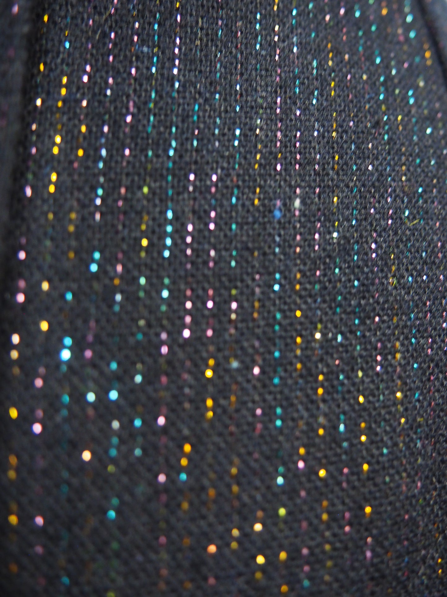 Musta kimalteleva raidallinen Martinelli hame