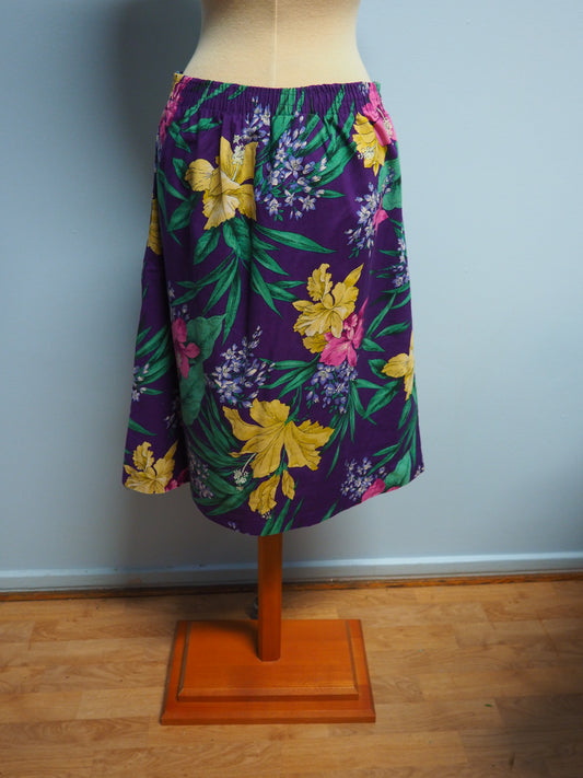 Violetti kukkakuviollinen Hadji hame