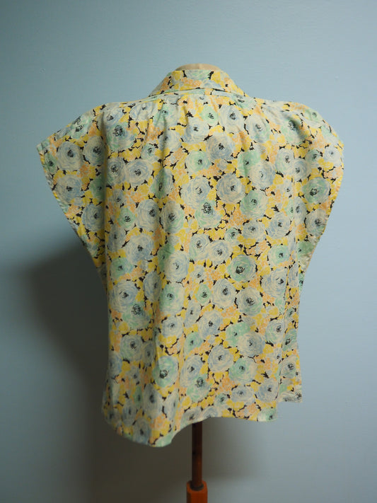 Kukkakuviollinen paita
