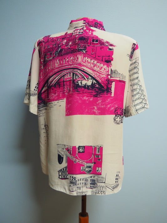 Kaupunkiaiheinen Polan kauluspaita