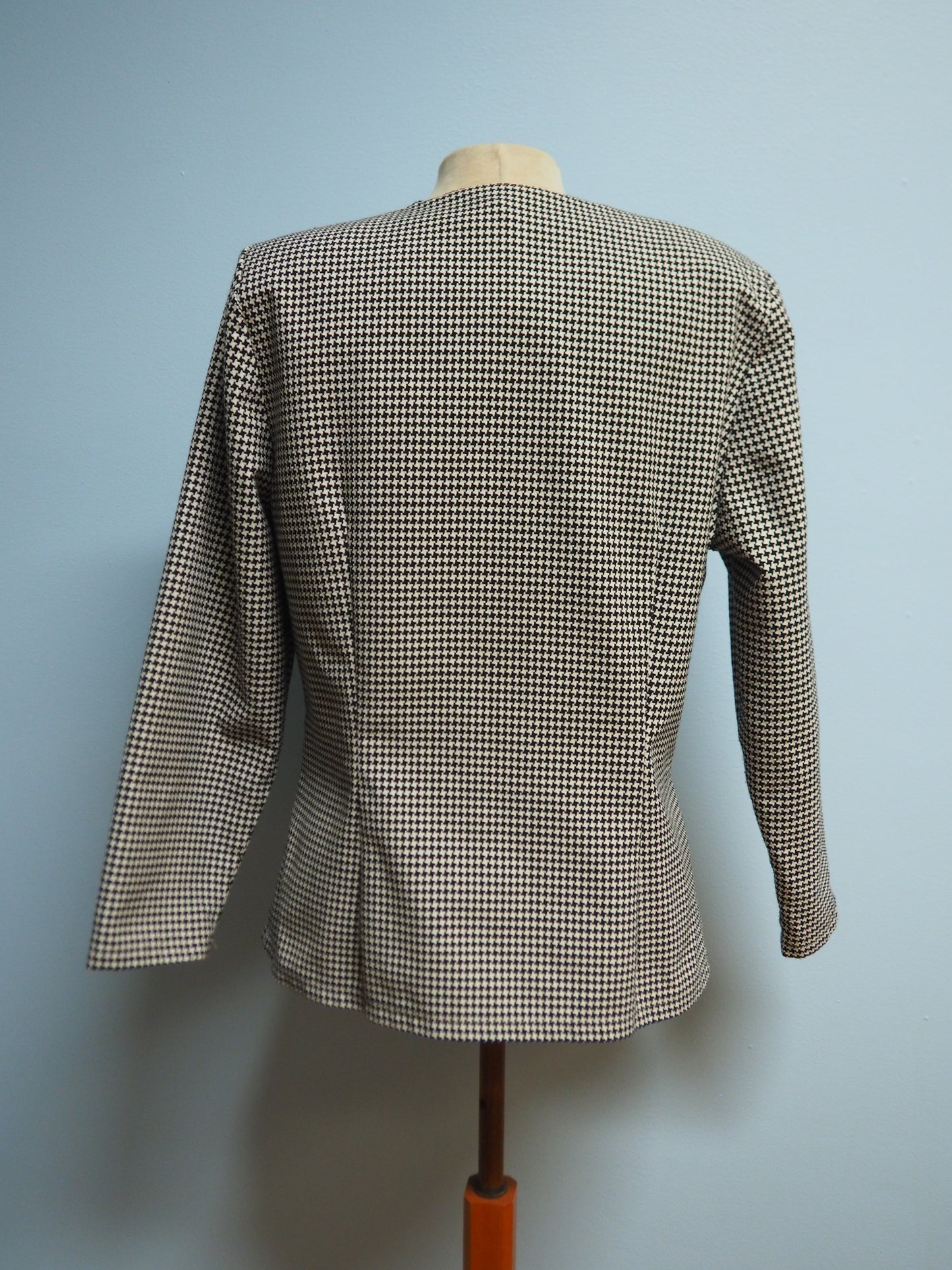 Mustavalkoinen jakku