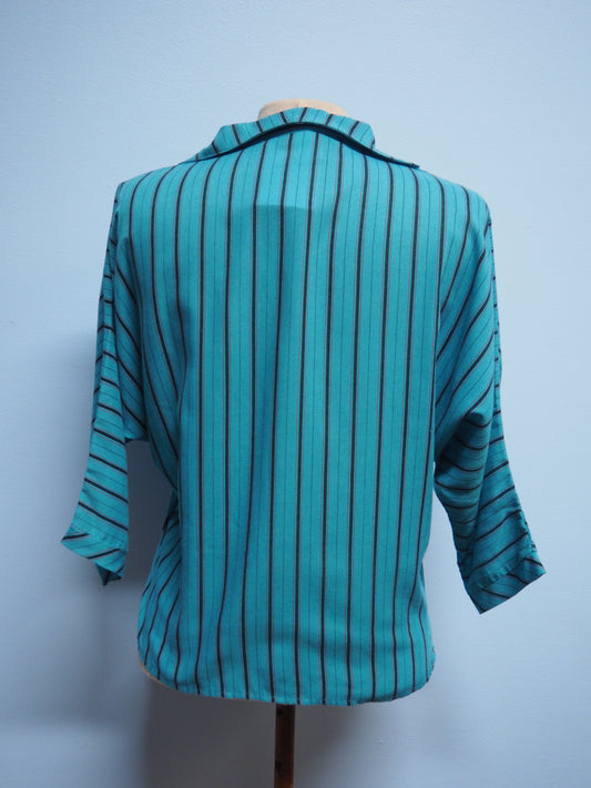 Siniraidallinen Collegiana paita