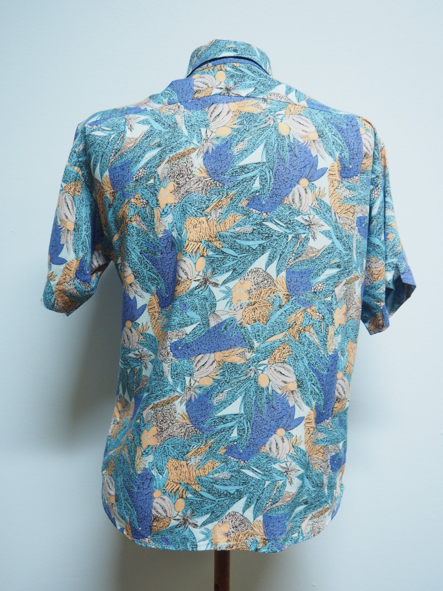 Sinikuviollinen Luhdan kauluspaita