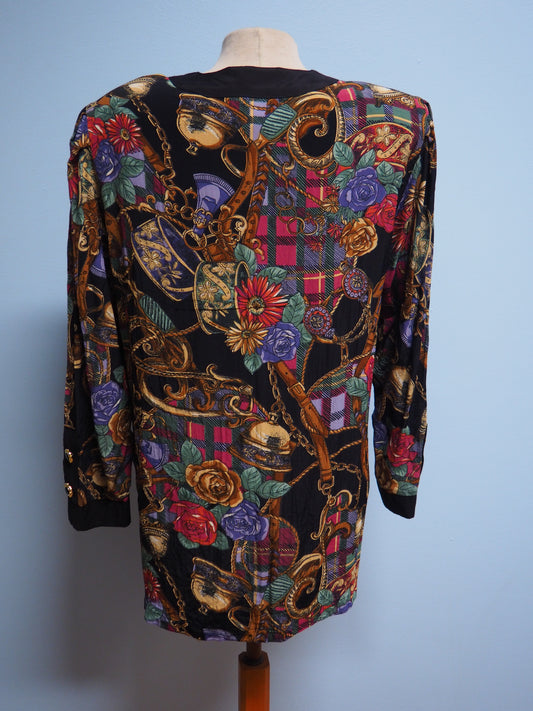 Monivärinen kuviollinen jakku