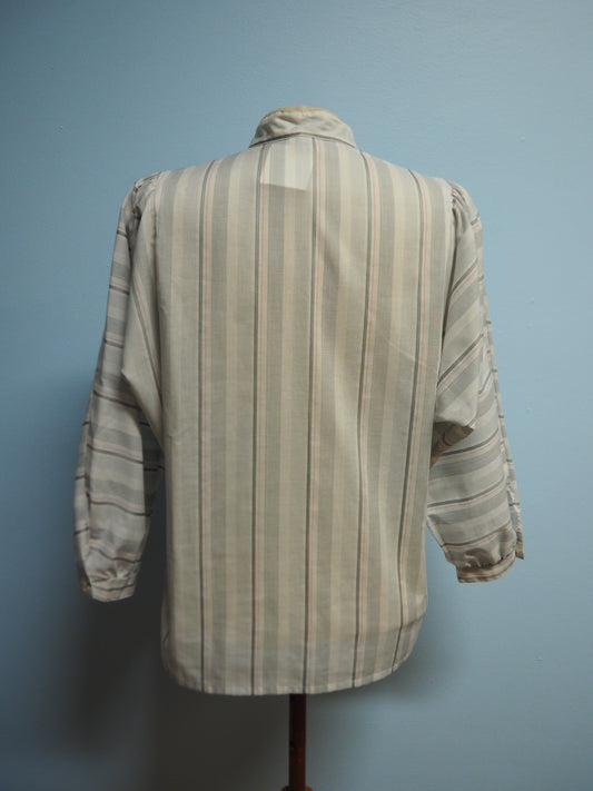 Vaalea raidallinen Pirkin pusero