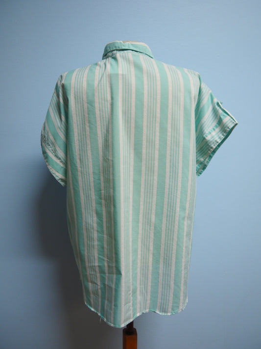 Vaalean sinivihreä raidallinen S-style exclusive Seppälä kauluspaita