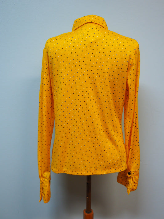 Keltainen kuviollinen kauluspaita