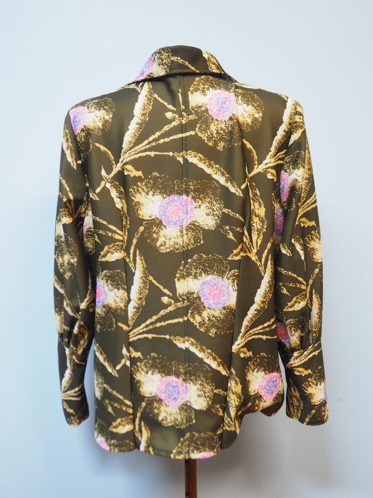 Vihreä kukkakuviollinen paitajakku