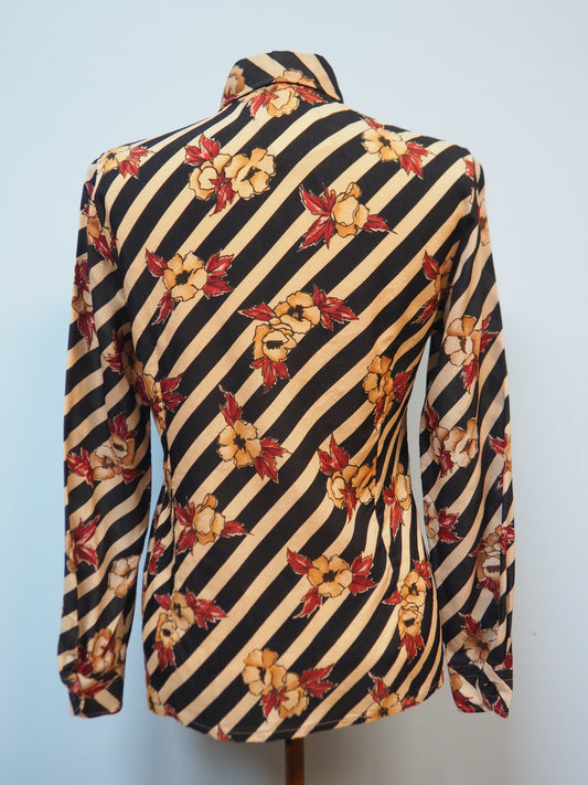 Raidallinen Pallo-Paidan kukkakuviollinen kauluspaita