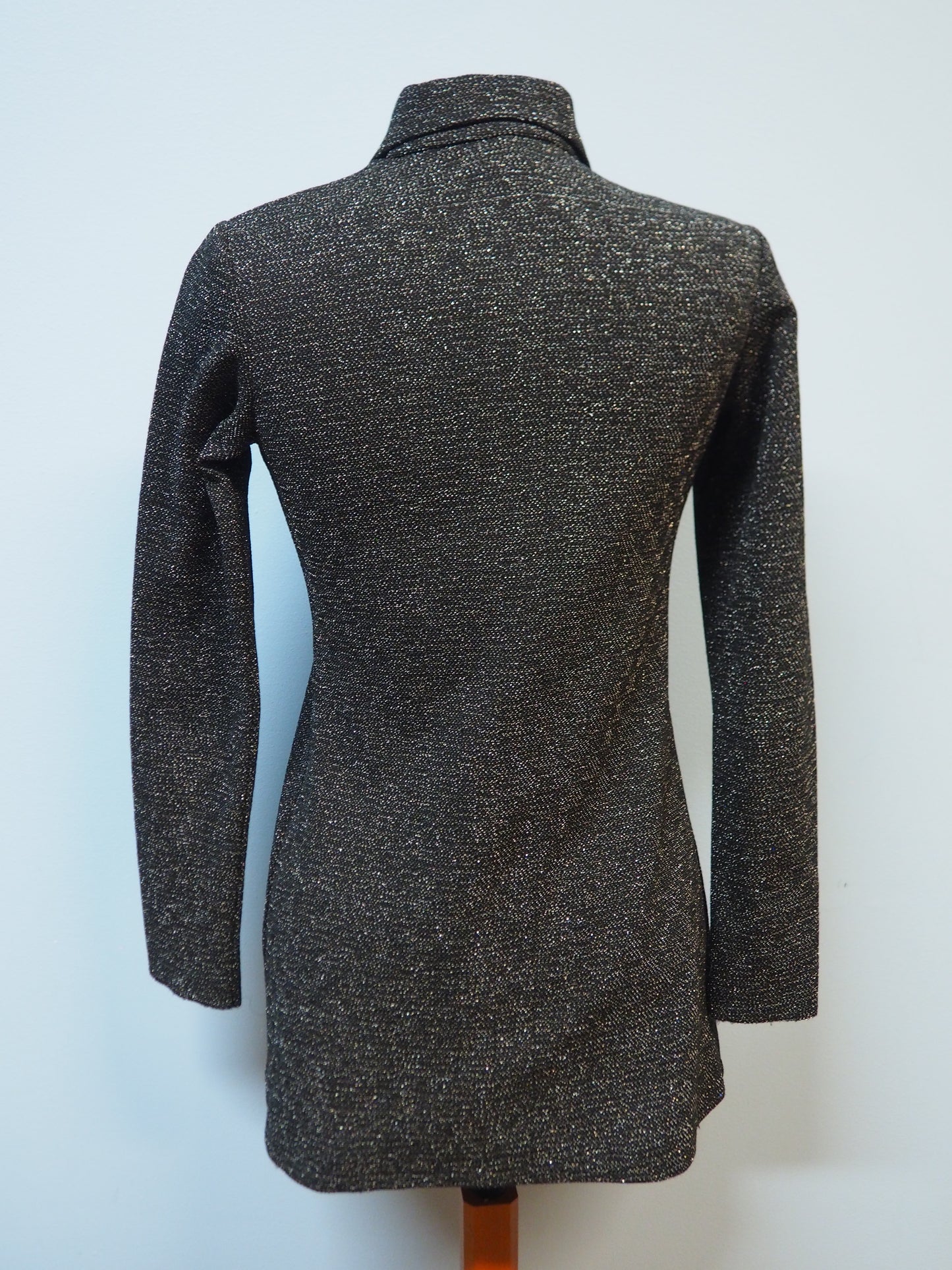 Musta kimalteleva Muoti-Herralan kauluspaita