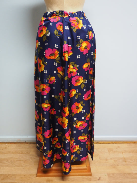 Tummansininen kukkakuviollinen pitkä hame