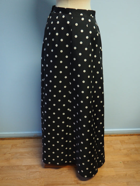 Mustavalkoinen MerryFinn pallokuviollinen pitkä hame