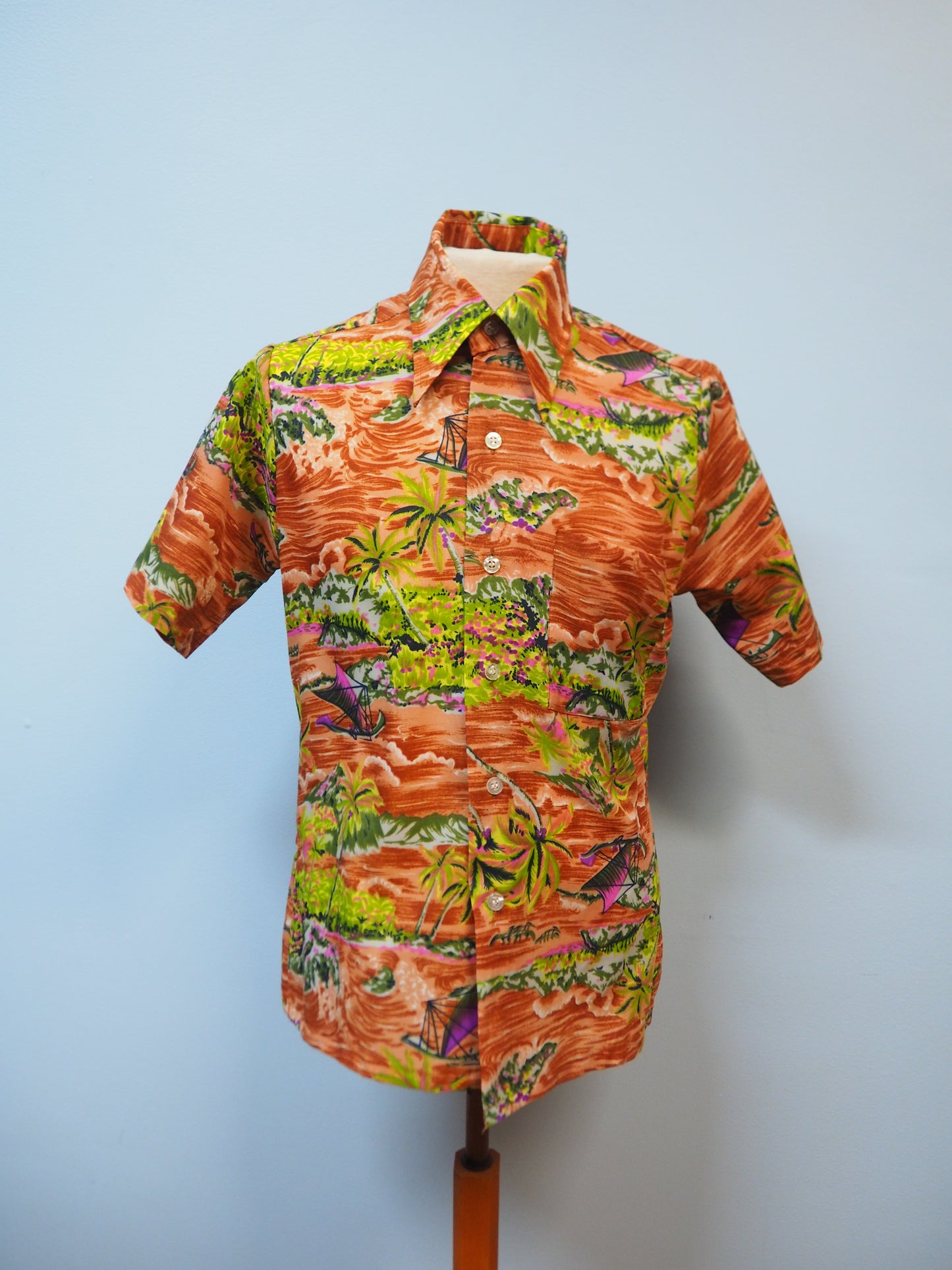 Kuviollinen Waikiki kauluspaita