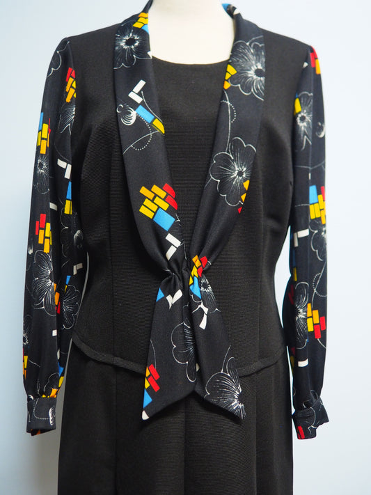 Musta huivikaulus kuviollinen mekko