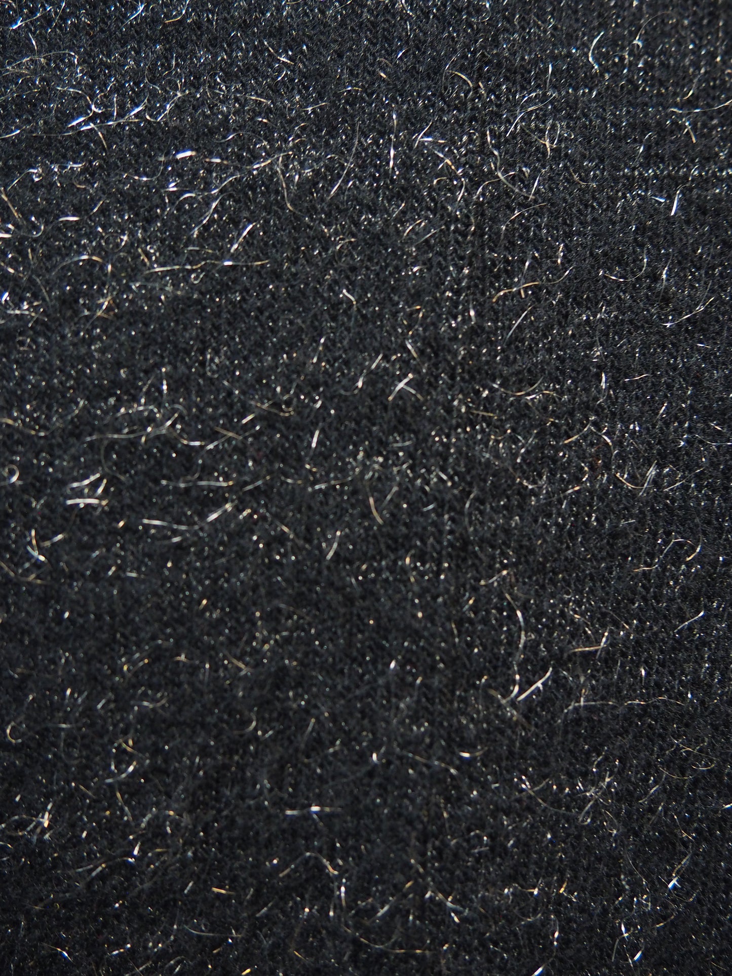 Musta kimalteleva Carolin Muoti-Hovin mekko käyttämätöntä vanhaa varastoa