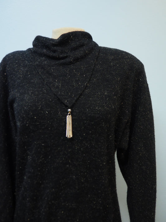 Musta kimalteleva Carolin Muoti-Hovin mekko käyttämätöntä vanhaa varastoa