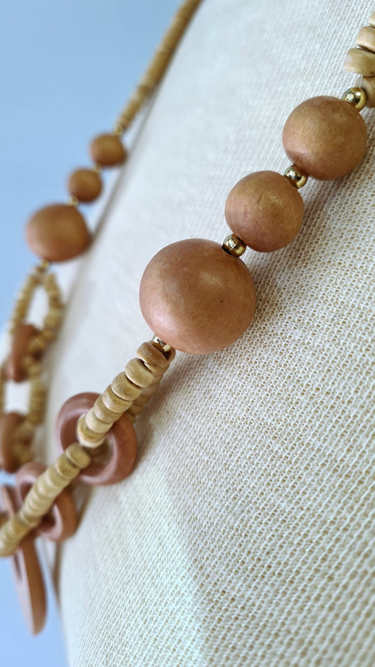 Vaalea monisävyinen kaulakoru