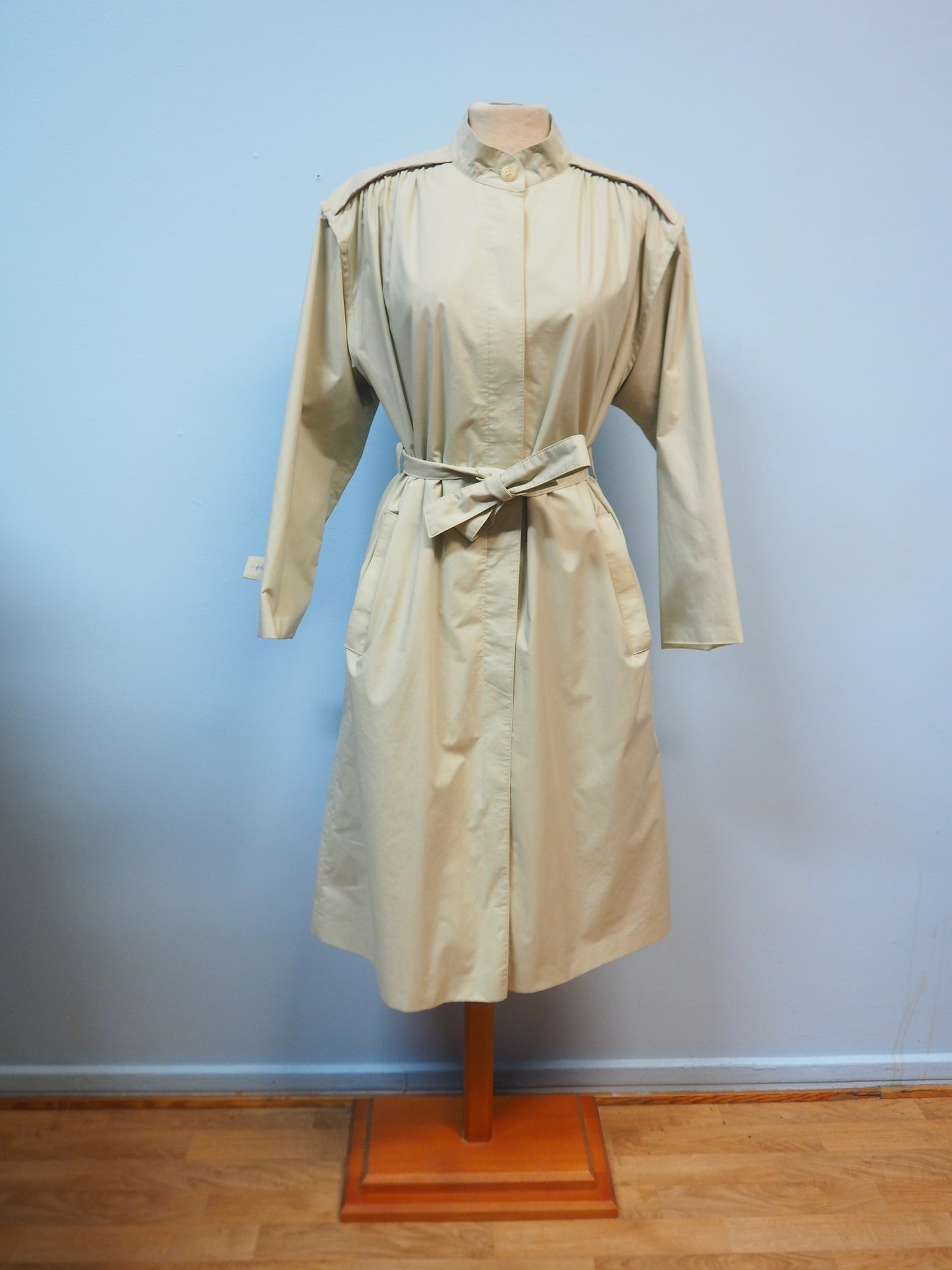 Vaalea ohut pitkä Master-Coat takki