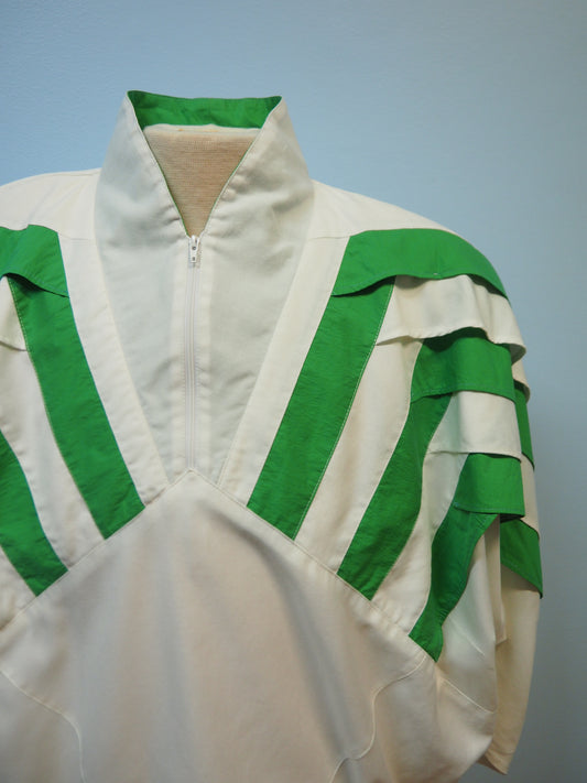 Valkoinen vihreä raidallinen takki