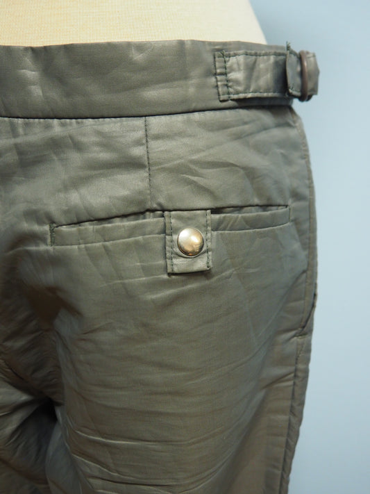 Harmaat kevyesti topatut toppahousut