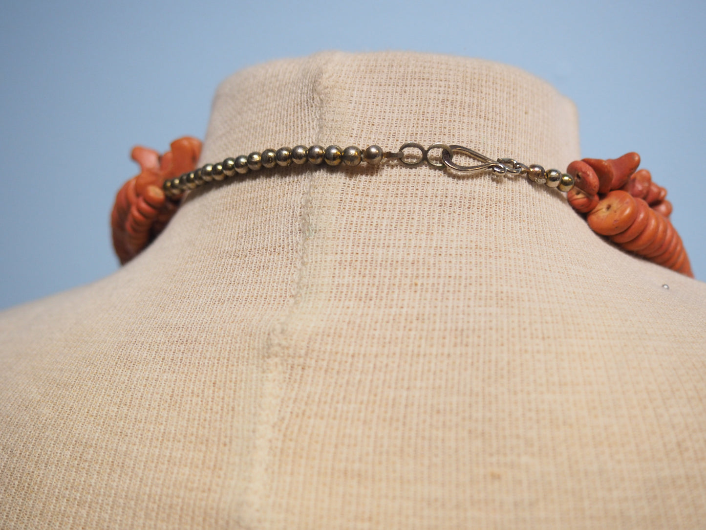 Vaaleanruskea kaulakoru