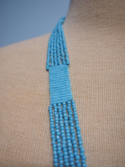 Vaaleansininen kaulakoru