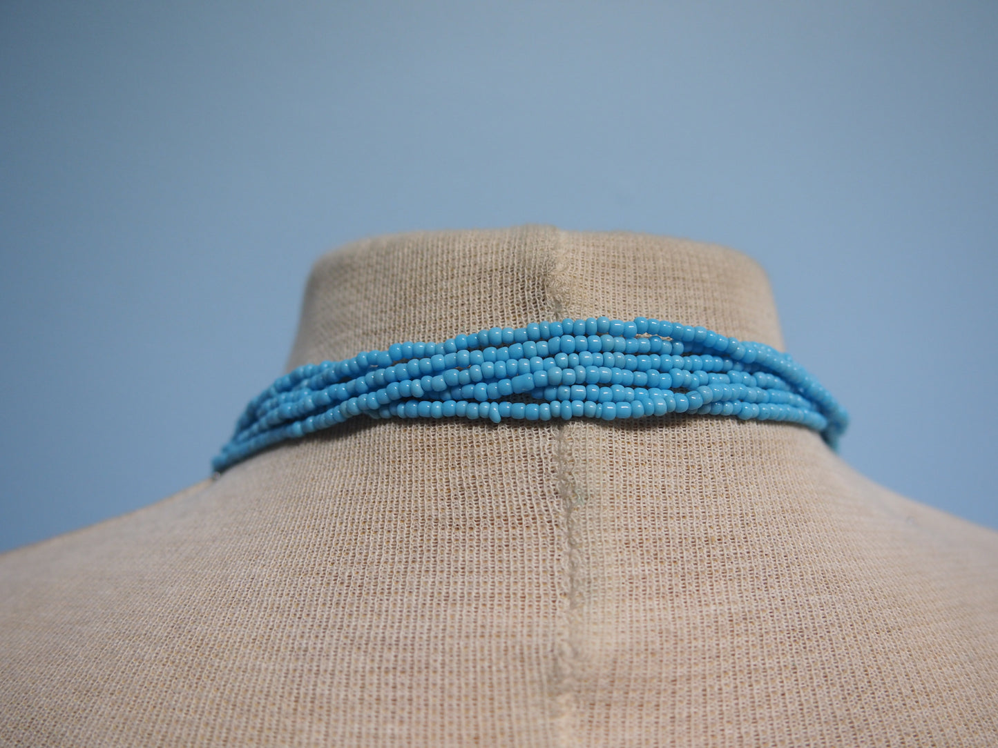 Vaaleansininen kaulakoru