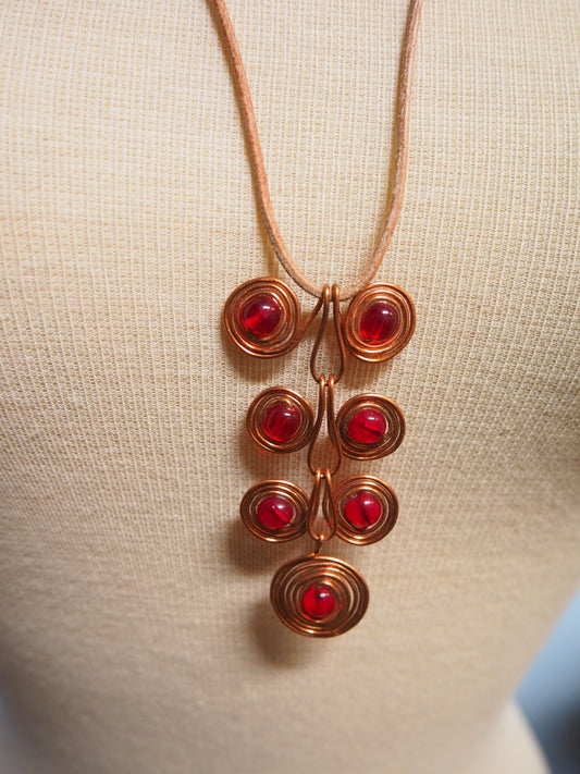 Ruusukullan sävyinen riipus kaulakoru