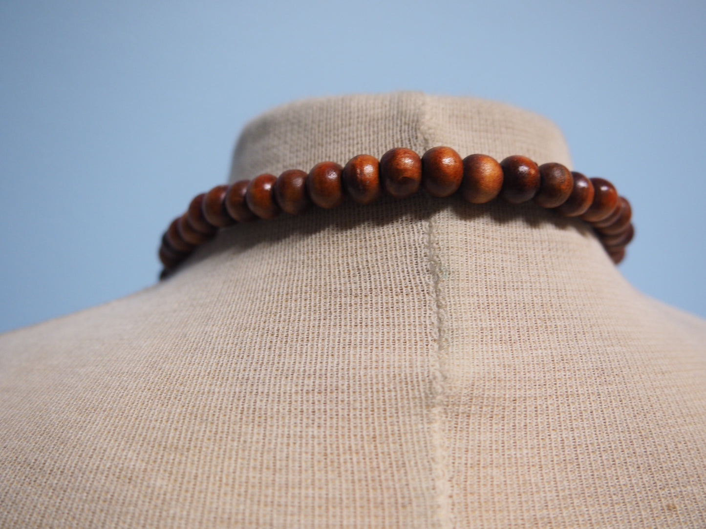 Monivärinen monikerroksinen kaulakoru