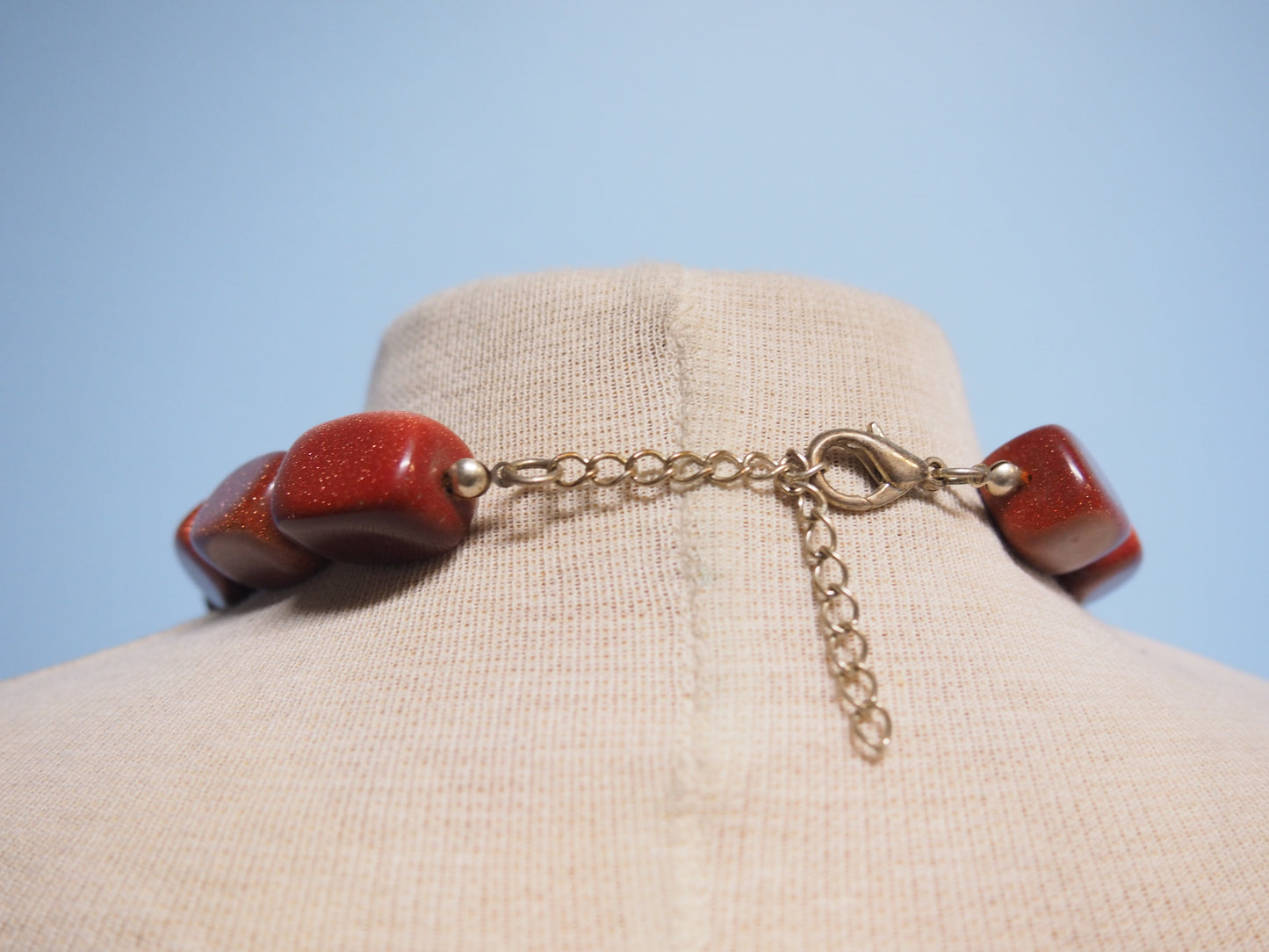 Kimalteleva rusehtava kaulakoru